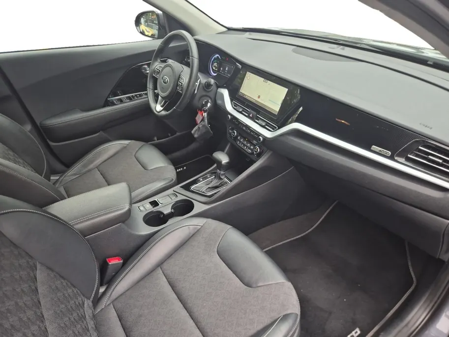 Kia Niro 1.6 GDi Hybrid DynamicLine | All Season Banden | Cruise Control | Climate Control | Camera | Navigatie | Half Leder |