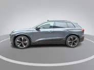 Audi Q6 e-tron S edition 83 kWh 252pk · Panoramadak · Inklap. Trekhaak · Luchtvering · 360 Camera · Matrix LED · Elek. Stoelen + Geheugen Bestuurder · Garantie t/m 19-06-2030 of 100.000km
