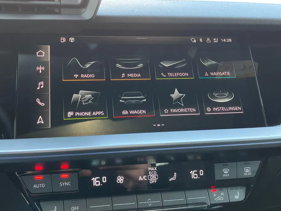 Audi A3 Sportback 45 TFSIe 245pk S edition Competition · Panoramadak · Camera · Massage functie · Apple/Android Car Play · Adaptive Cruise Control · Elektrisch verstelbare stoelverstelling · Stoelverwarming ·