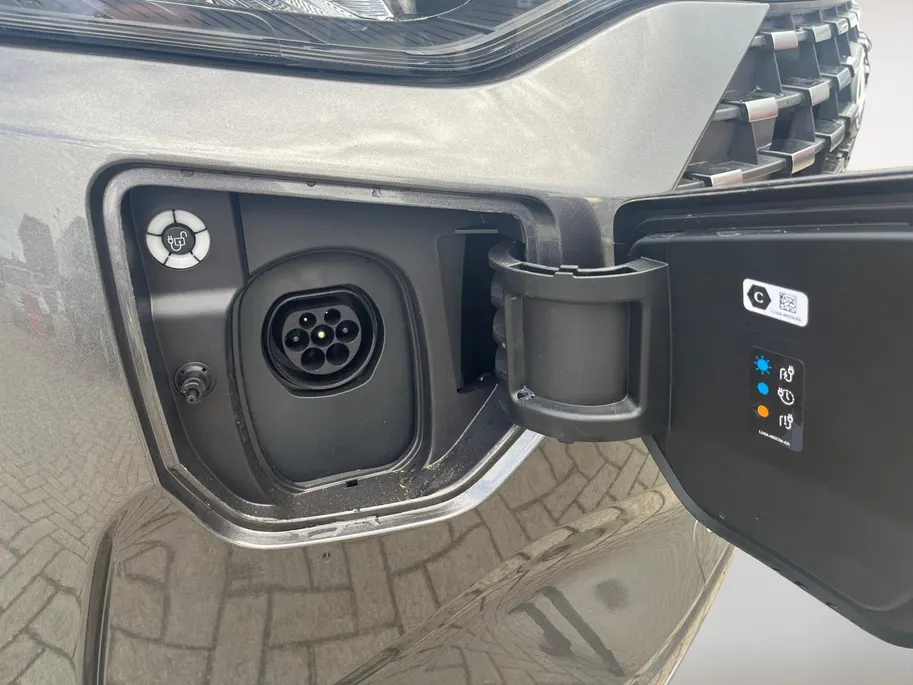 Ford Tourneo Custom 340 L2 Titanium 2.5 PHEV 233 pk | 9-persoons | TE BESTELLEN | Dual-zone airco | Inklapbare trekhaak | Cruise control | Verwarmd stuurwiel | Dubbele schuifdeuren met uitzetruiten | 17' LM velgen