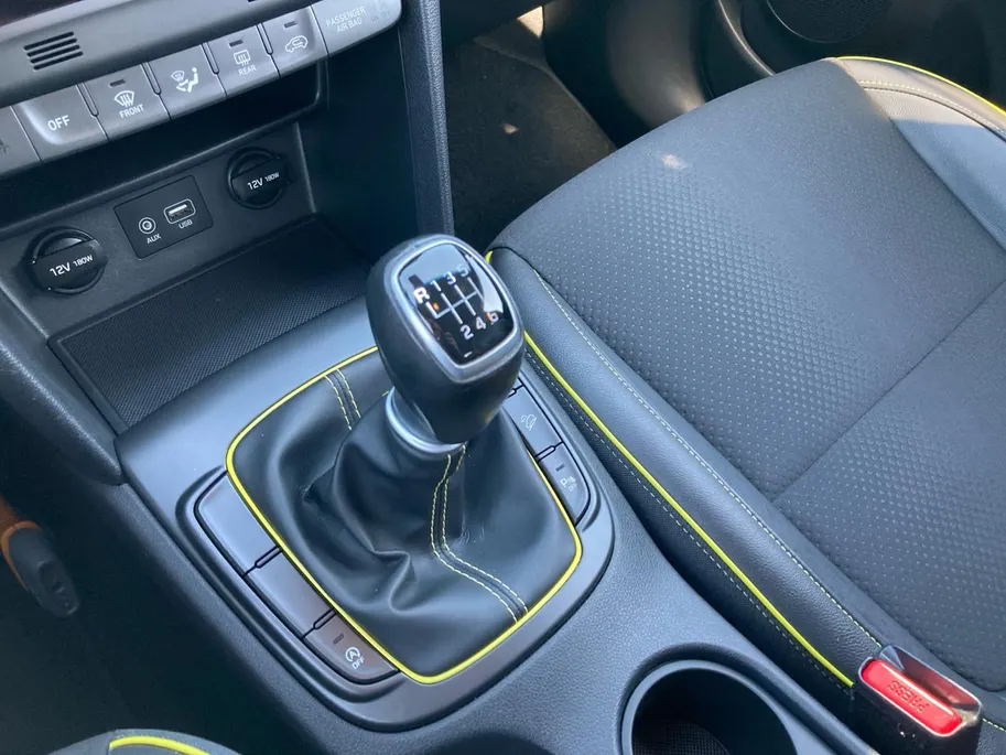 Hyundai Kona 1.0T Fashion | Speciaal interieur | Carplay | Climate control