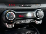 Kia Stonic 1.0 T-GDi MHEV DynamicLine Navigatie | Climate Control | Cruise Control | Apple CarPlay & Android Auto | Resterende fabrieksgarantie TM 150.000 KM | 2035