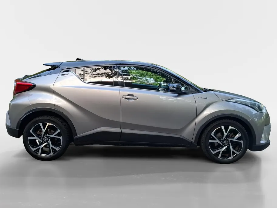Toyota C-HR 1.8 Hybrid Dynamic Airco automatisch| Autonomous Emergency Braking | Cruise control adaptief | Lichtmetalen velgen 18' | Navigatiesysteem full map | Voorstoelen verwarmd