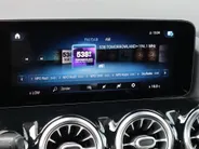 Mercedes-Benz GLA 200 Business Solution AMG l Trekhaak l Keyless l Panoramadak l Ambiente lichtpakket