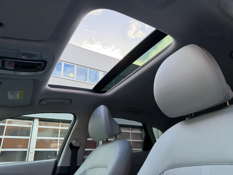 Hyundai Kona 1.6 GDI HEV Premium Sky | Schuif-/kanteldak | Navigatie | Apple Carplay/ Android auto |  360 camera | Stuur-/Stoelverwarming | Stoelventilatie | DEALER AUTO!!