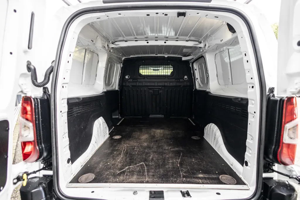 Peugeot Partner 1.5 BlueHDI Pro Long EX.BTW | Inclusief Imperial met ladderrol | All Season banden |