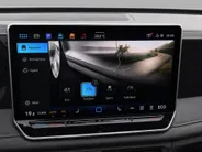 Volkswagen Tiguan 1.5eHybrid 150kW/204PK Life Edition · Panoramadak · Camera + Parkeersensoren · Stoel- & stuurverwarming · Garantie t/m 26-02-2029 of 100000km.