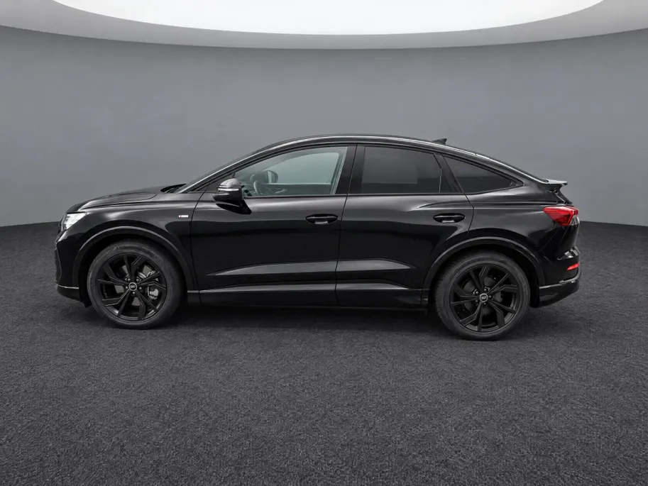 Audi Q4 Sportback e-tron 45 quattro 82 kWh / 285pk S Edition · SONOS · Trekhaak  · Camera  · Elektrische stoelverstelling · Stoelverwarming · Apple/Android Car Play · 20'' ·