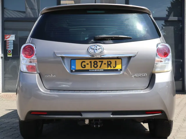 Toyota Verso 1.8 VVT-i Aspiration Automaat | Panoramadak | Trekhaak