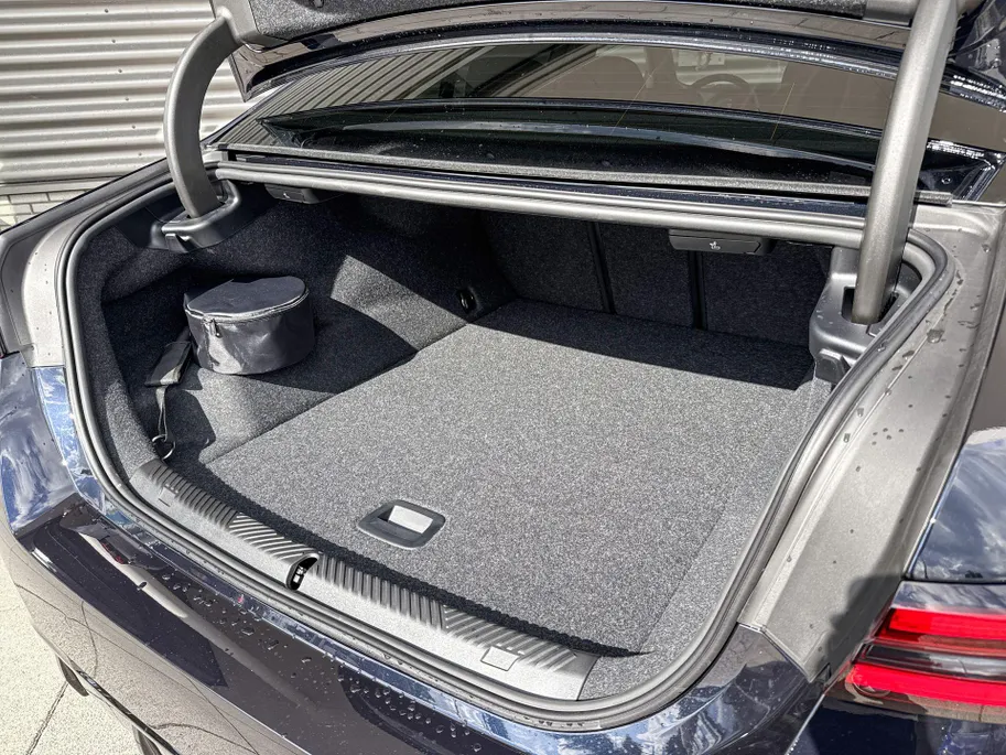 BMW i5 M60 xDrive 84 kWh
