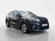 Kia e-Niro ExecutiveLine 64 kWh | Climate control | Leder | Stoel + stuurverwarming en ventilatie | Schuif/kanteldak | Navigatie | 17 inch LM-velgen | Keyless | SOH 97% |