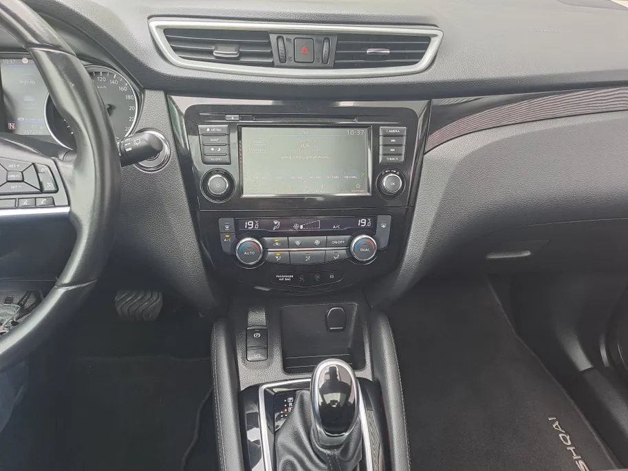 Nissan QASHQAI 1.3 DIG-T Design Edition | Automaat | Trekhaak | Pano Dak | Navi | Cruise | Camera | Apple Carplay/Android Auto | Stoel verrw.