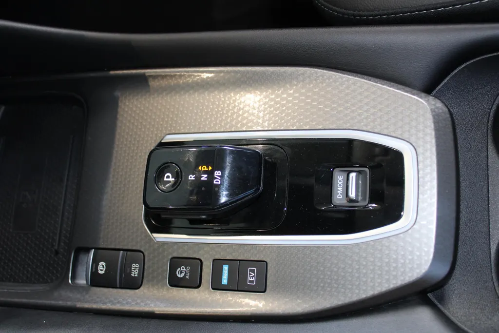 Nissan QASHQAI 1.5 e-Power Business Design | Navigatie| camera 360vieuw| Apple Carplay & Android auto | Pdc voor en achter | Two-tone lak | LM wielen | Pro-pilot | Climate controle | Inklapbare buitenspiegels | I-key |