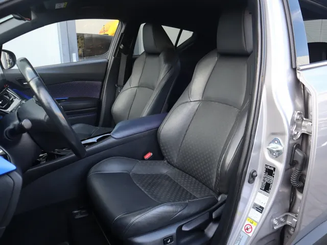 Toyota C-HR 1.8 Hybrid Bi-Tone Trekhaak | Leder | Blindspot | Stoelverwarmin