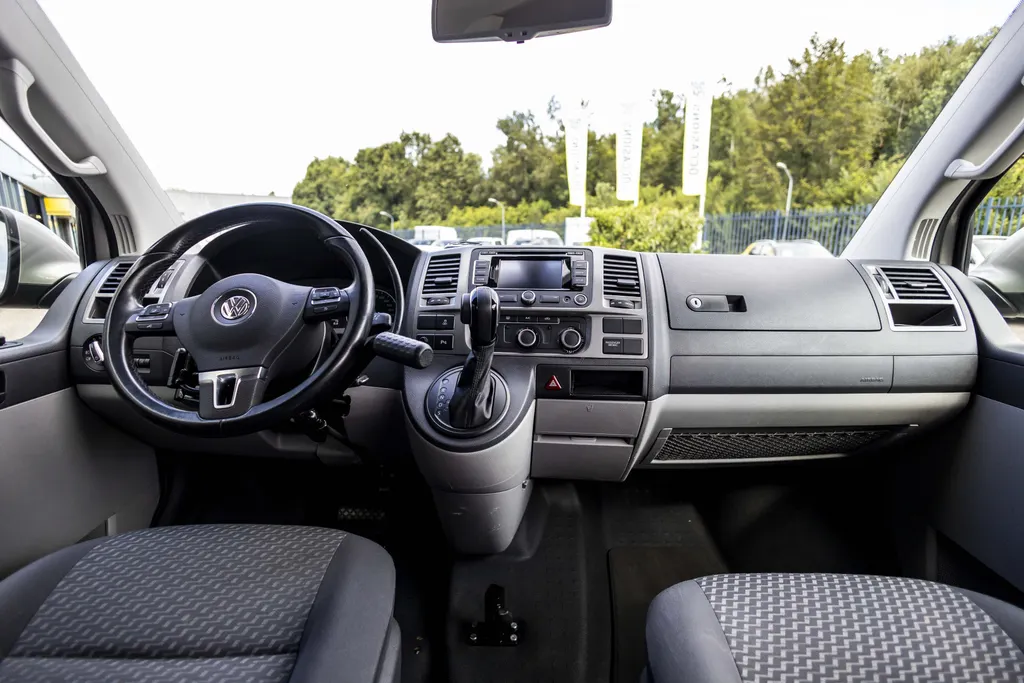 Volkswagen Transporter 2.0 TDI L2H1 Invalide uitvoering / aanpassing