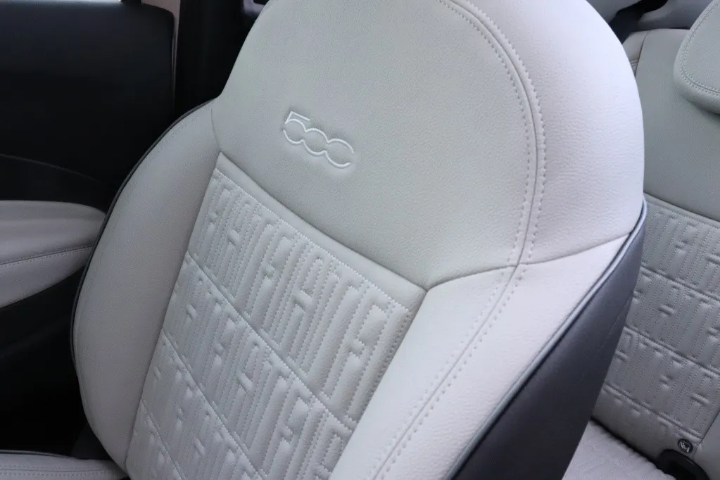 Fiat 500e C La Prima by Bocelli 42 kWh | JBL | Winter | Camera | 17′