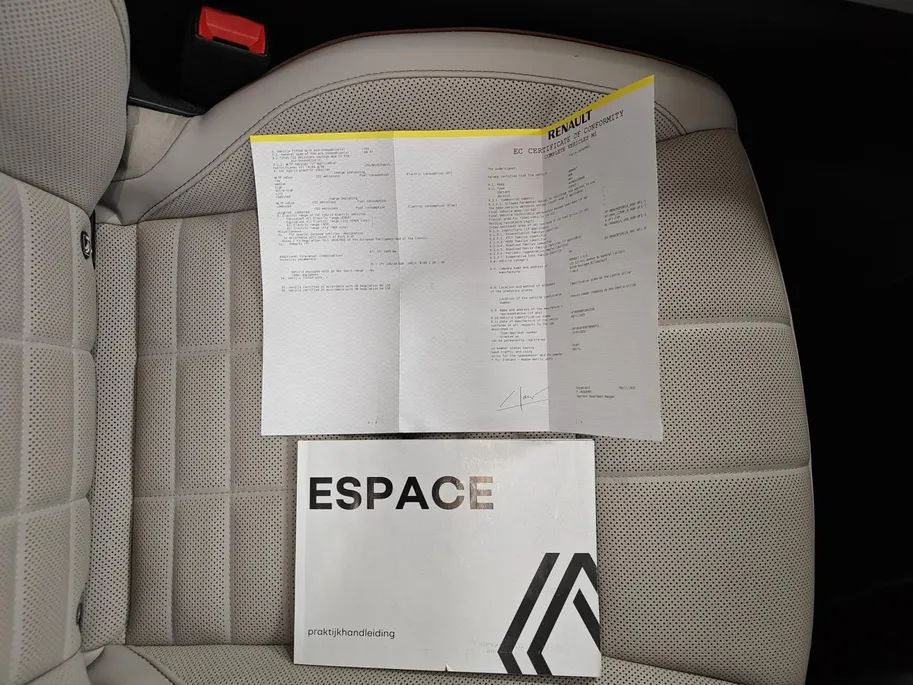 Renault Espace E-Tech full hybrid 200 iconic 7p. AUTOMAAT NAVI AIRCO 360CAMERA LEER EL. STOELEN STOEL+STUUR VERWARMING 4CONTROL ADVANCE DRIVESYSTEM ETC. DIKSTE UITVOERING DEALER ONDERHOUDEN