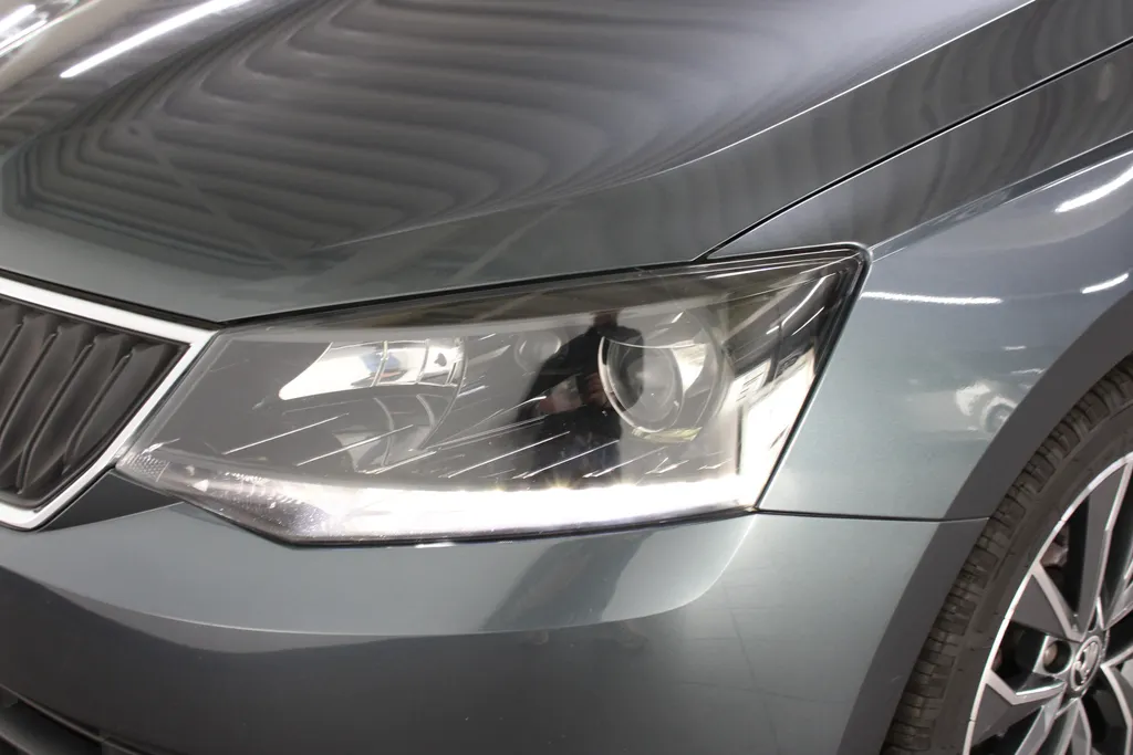 Škoda Fabia Combi 1.0 TSI Drive / Navigatie / Parkeersensoren /