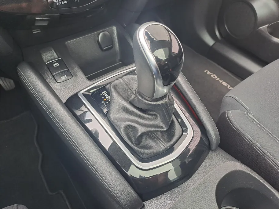 Nissan QASHQAI 1.3 DIG-T Design Edition | Automaat | Trekhaak | Pano Dak | Navi | Cruise | Camera | Apple Carplay/Android Auto | Stoel verrw.