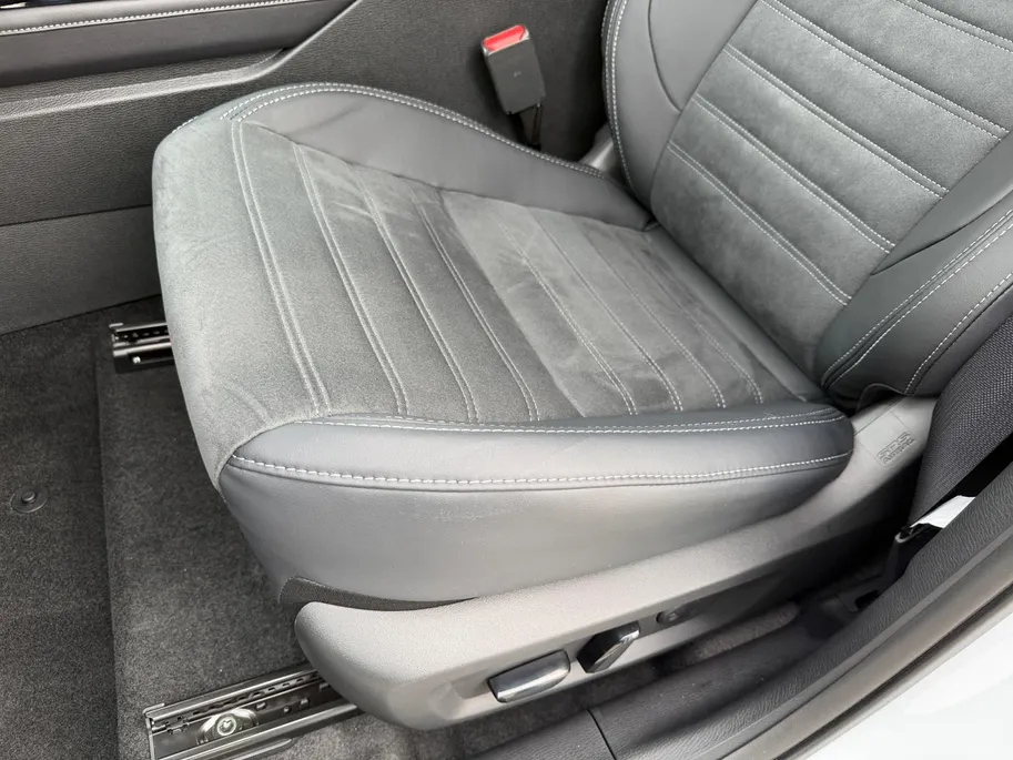 Mitsubishi Outlander 2.4 PHEV Intense + | Modeljaar 2026 | 6000 EURO Korting | Direct leverbaar | Rondom camera | Stoel stuur verwarming |