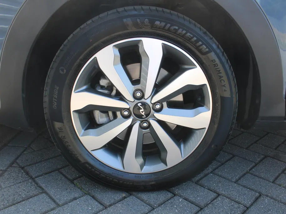 Kia Stonic 1.0 T-GDi MHEV DynamicPlusLine | Stuur-/stoelverwarming | Camera | Cruise adapt. | Clima | LED | Navi | 16' LM | Automaat |