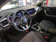 Kia Ceed Sportswagon 1.0 T-GDi DynamicLine | All-season banden | BTW-auto | Achteruitrijcamera | Parkeersensoren voor- en achter | Navi | Apple/Android Carplay | Cruise & Climate control | NAP