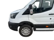 Ford E-Transit 425 CC 68 kWh 184 pk L4 met Gesloten laadbak, laadklep (750 kg), dakspoiler en zijdeur | Achteruitrijcamera | Laadvermogen 1.347 kg