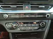 Kia e-Niro DynamicPlusLine 64 kWh | Warmtepomp! | Apple Carplay / Android Auto | Navigatiesyteem | Elektrisch Verstelbare Voorstoelen | Bestuurdersstoel + Geheugen | Stoelverwarming + Stoelkoeling | Stuurverwarming | Elektrisch Schuif / Kanteldak | Licht + Regensens