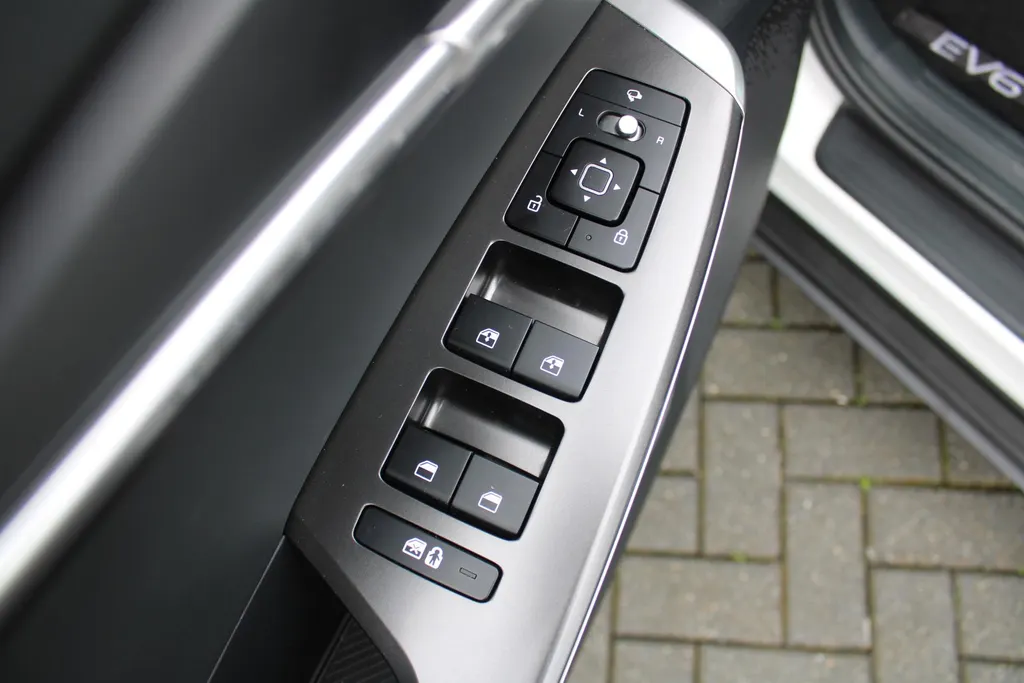 Kia EV6 Air 58 kWh | Trekhaak | 20' LM | Stuur-/stoelverwarming | Camera | Navi | Cruise adapt. | Dodehoek detectie |