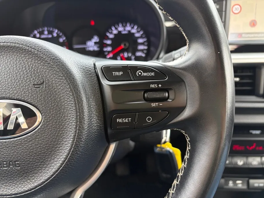 Kia Picanto 1.0 CVVT First Edition | All-Seasonbanden /Apple Carplay/ Android Auto | Navigatiesysteem | Cruise Control | Climate Control | Parkeercamera Achter | Lichtsensor | 15' Lichtmetalen Velgen