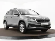 Škoda Karoq 1.5 TSI ACT 150pk DSG Business Edition · Camera · Inklap. Trekhaak · Keyless · Stuur- & Stoelverwarming · Apple/Android Car Play · ACC · Garantie t/m 02-07-2028 of 100.000km