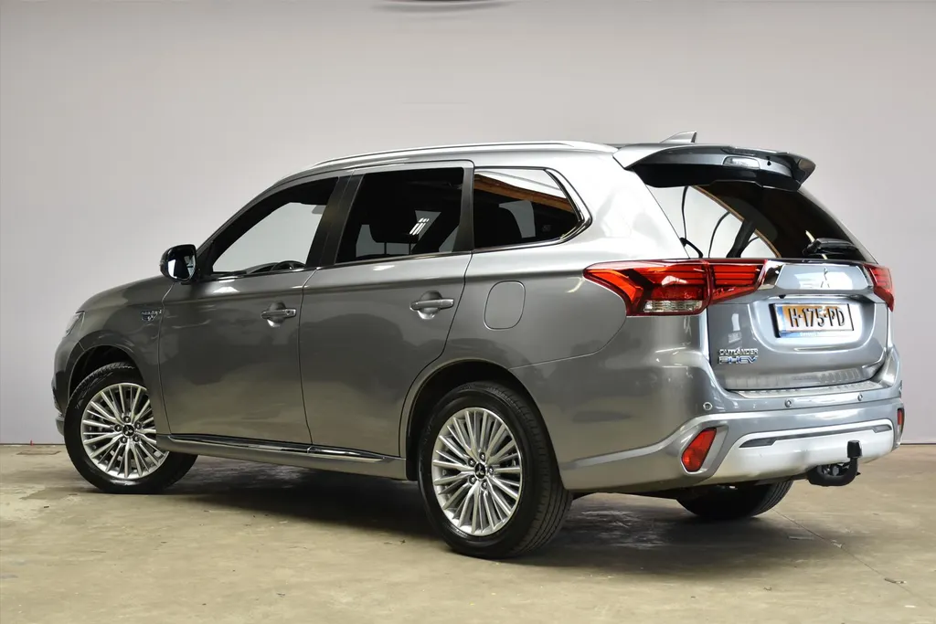 Mitsubishi Outlander 2.4 DOHC MIVEC PHEV 240pk 4WD Aut Intense Trekhaak