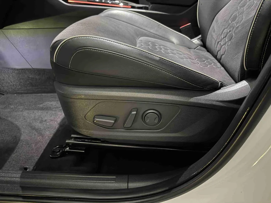 Kia Sportage 1.6 Hybrid GT-Line Plus Edition |Schuifdak |360Camera |Zwart Dak