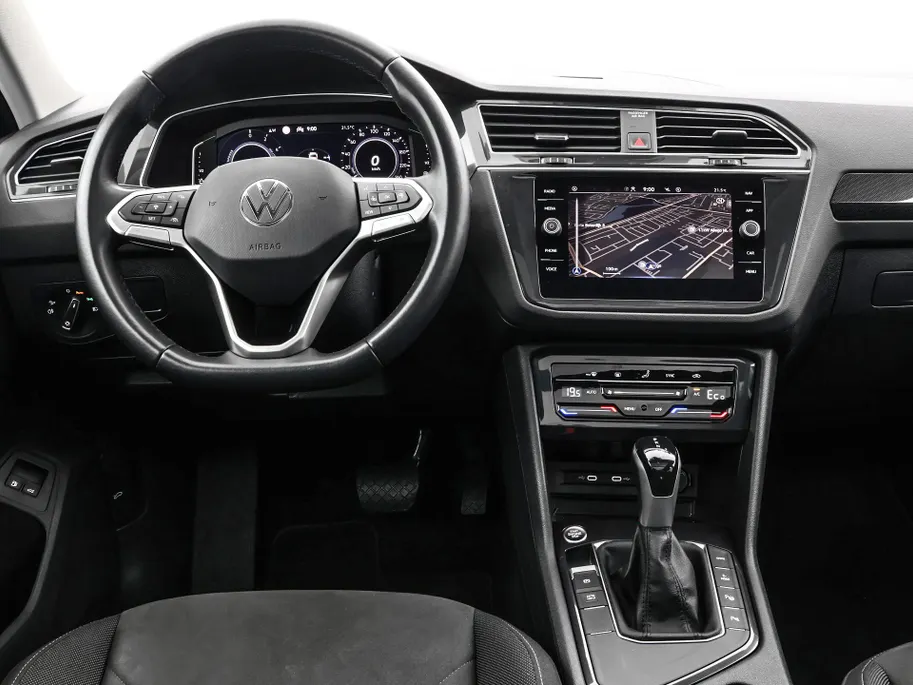 Volkswagen Tiguan 1.4 TSI 245pk eHybrid Elegance · Panoramadak · Camera · P-Sensoren · Dodehoek Detectie · 19'' Inch ·