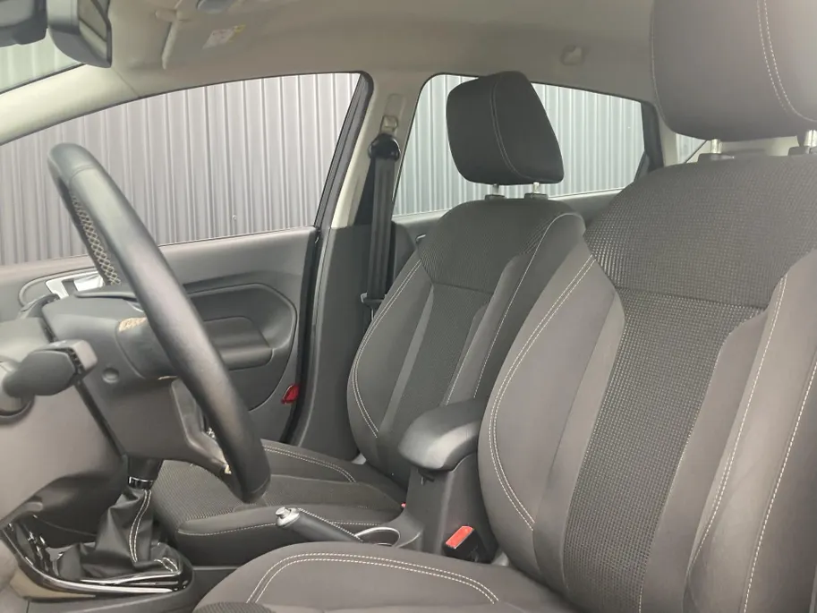 Ford Fiesta 1.0 EcoBoost 100 pk Titanium Navi - voorruitverwarming - cruise control - distributieriem vervangen
