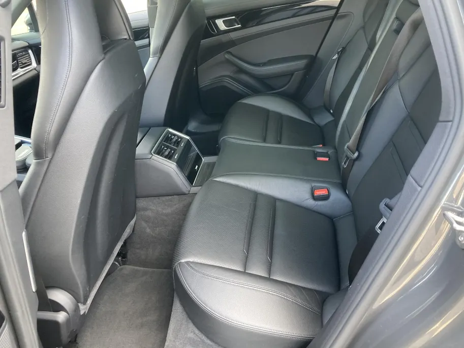 Porsche Panamera Sport Turismo 4 - 3.0 331 pk Sport Chrono - Panoramadak - Stoelverwarming  - Luchtvering - 21 inch lichtmetalen velgen