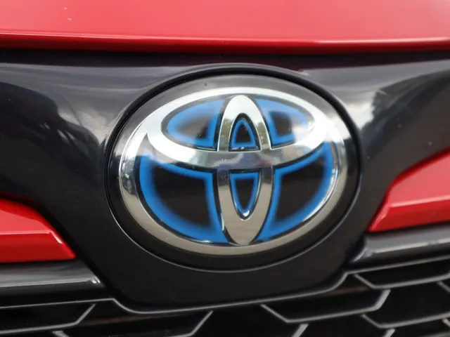Toyota Corolla Touring Sports 1.8 Hybrid Dynamic Trekhaak | All Seasons | Carplay | Stoelverwarming
