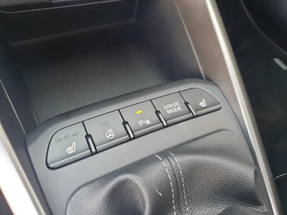 Kia Stonic 1.0T MHEV GT-PlusLine | Schuifdak | Stoel en stuurverwarming | Navigatie | Camera | Climate control | Cruise control | Getinte ramen achter | Parkeersensoren voor en achter |