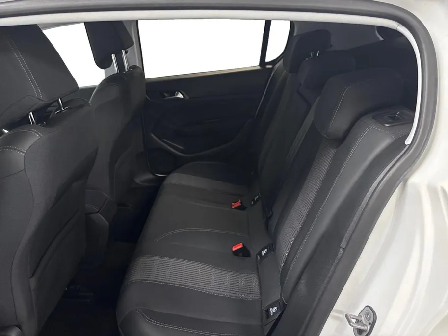Peugeot 308 1.2 PureTech Allure APPLE CARPLAY ANDROID AUTO CAMERA PARKEERSENSOREN 5 DEURS LM VELGEN PAS 17000KM VOLLEDIGE DEALER ONDERHOUDEN ALLES AANTOONBAAR