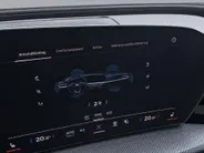 Audi Q5 2.0TFSIe-hybrid 270kW/367PK quattro S Line · Trekhaak · Leder · Camera · Apple/Android Car Play · Drive select · Garantie t/m 25-02-2028