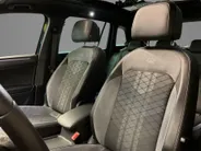 Volkswagen Tiguan 1.4TSIeHybrid 180kW/245PK R-Line DSG · Panoramadak · Trekhaak · 360°Camera + Parkeersensoren · Keyless entry