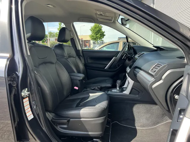 Subaru Forester 2.0 Comfort Automaat | All Season Banden | Trekhaak | Lederen Bekleding | Verwarmde Voorstoelen