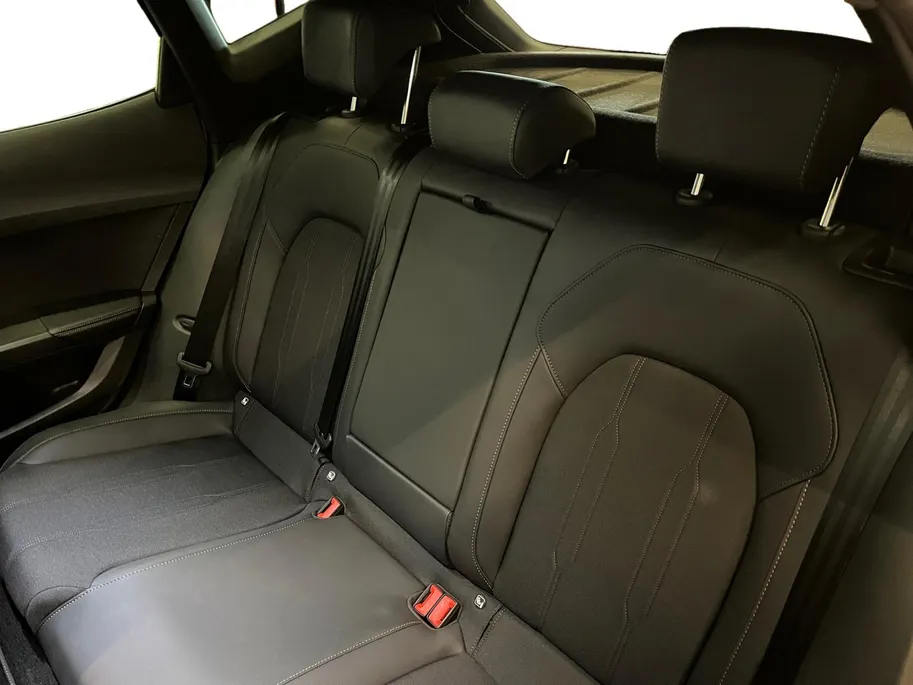 CUPRA Formentor 1.5 TSI e-Hybrid Business | Panoramadak | Stuur verwarming etc! | Trekhaak | Super compleet en helemaal nieuw!