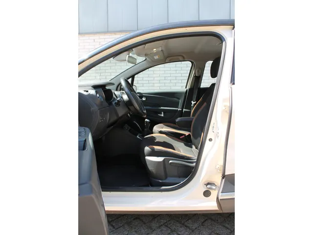 Renault Captur 0.9 TCe Intens | navigatie | trekhaak | climate control