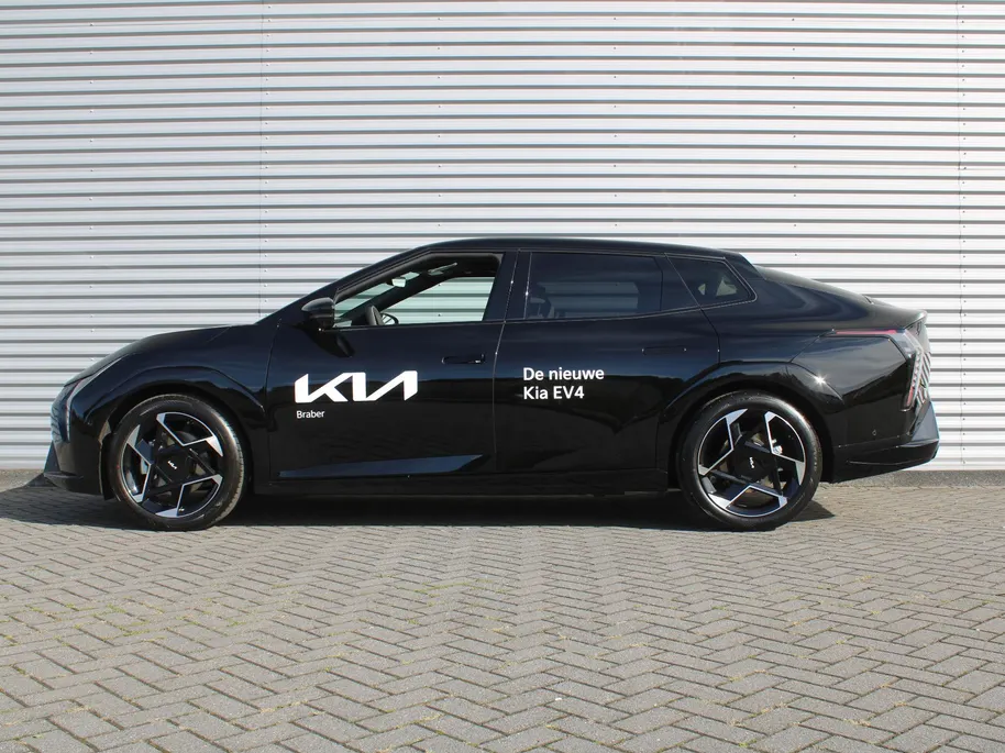 Kia EV4 Fastback GT-PlusLine 81.4 kWh | Schuifdak | Stuur-/stoelverwarming + ventilatie | Camera rondom | Elek. stoelverstelling | Leer | HUD | LED | 19' LM |
