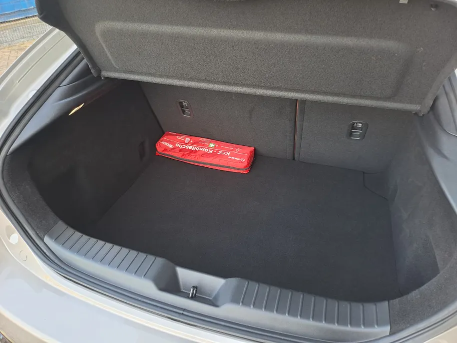 Mazda 3 2.0 e-SkyActiv-X M Hybrid 186 Nagisa | 18' LM | Navigatiesysteem full map | Cruise  | Camera  | Half Leer