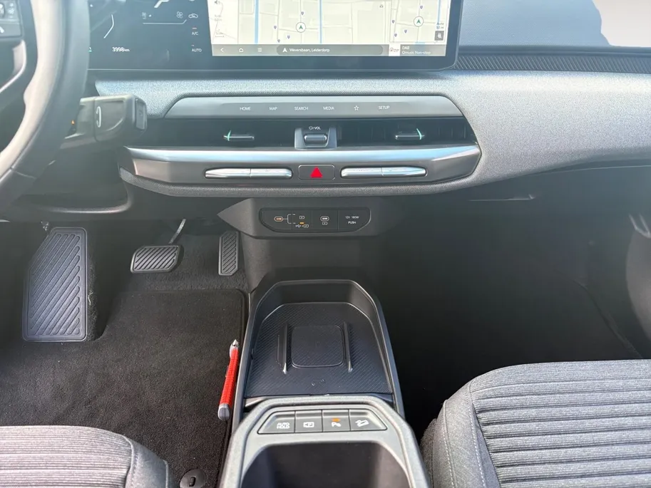 Kia EV4 Plus 81.4 kWh | Achteruitrijcamera | Stoel/stuurverwarming | Apple carplay / Android auto |