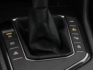 Volkswagen Tiguan 1.4 TSI 245pk DSG eHybrid Elegance · 360 Camera · Wegklapbare Trekhaak · Apple/Android Car Play · Dodehoek Detectie · 18'' Inch · Stoel & Stuurwiel verwarming ·