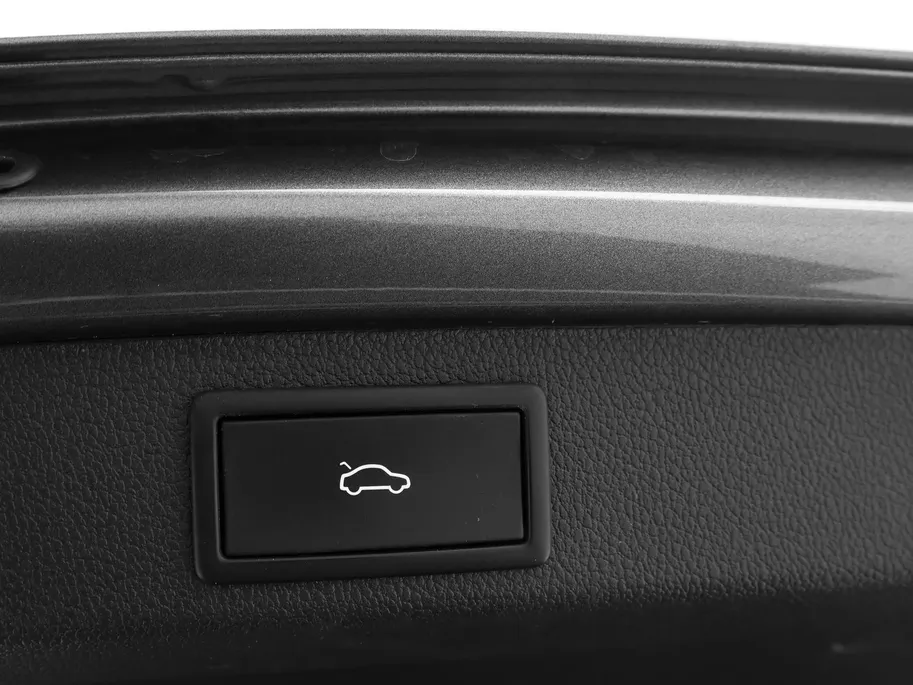 Škoda Superb Combi 1.4 TSI iV 218pk DSG Sportline Business · Panoramadak · 360 Camera · Inklap. Trekhaak · Matrix LED · Canton Audio · Elek. Stoelen + Geheugen ·