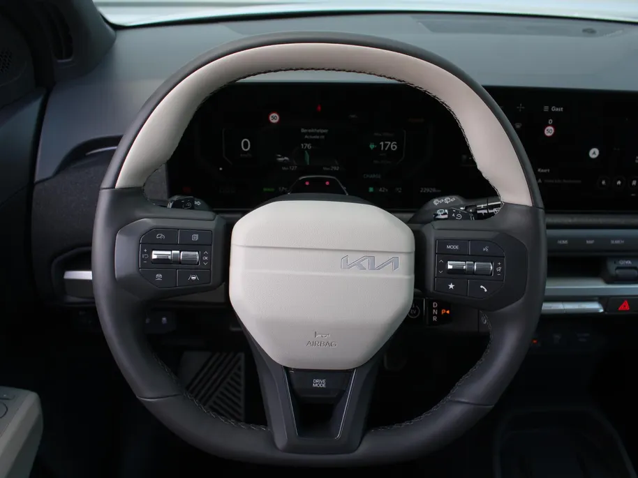 Kia EV3 GT-Line 81.4 kWh | Stuur-/stoelverwarming | Schuifdak | Camera | Dodehoek detectie | Elek. stoelverstelling | 19' LM | LED | Telefoonlader |